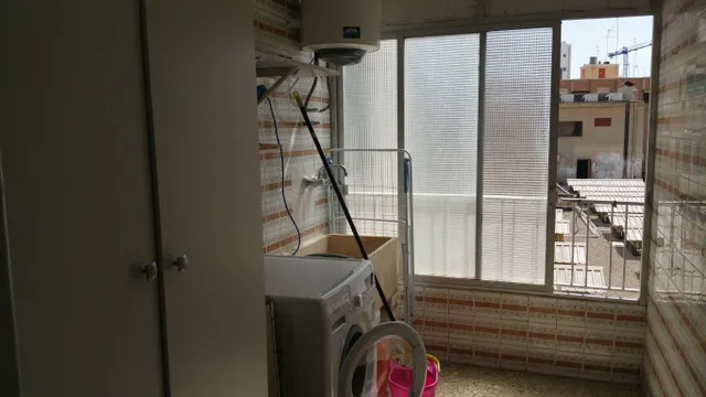 AMPLIA VVIENDA PARA REFORMAR CERCA DEL CENTRO — 8