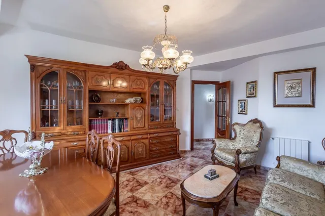 Piso señorial de 182 m2 en Avenida Madrid: amplitud, luz y posibilidades infinitas con garaje opcional. — 7