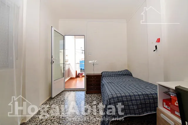 Amplitud y luz mediterránea en este piso totalmente reformado con terraza en Oliva — 16
