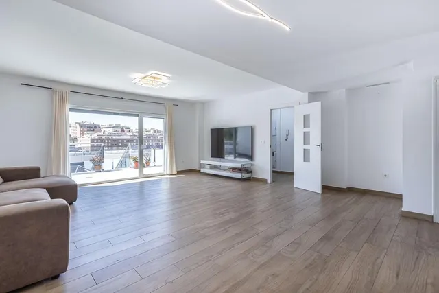 Vivienda de lujo en Urbanización SERRALLO HILLS. — 12