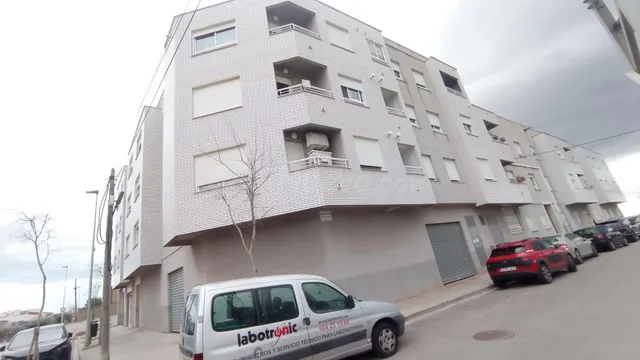 LOCAL EN ALQUILER BENADRESA - foto 4