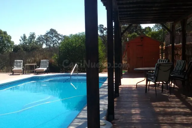 En venta chalet en La Urbanización Entremontes, con piscina 