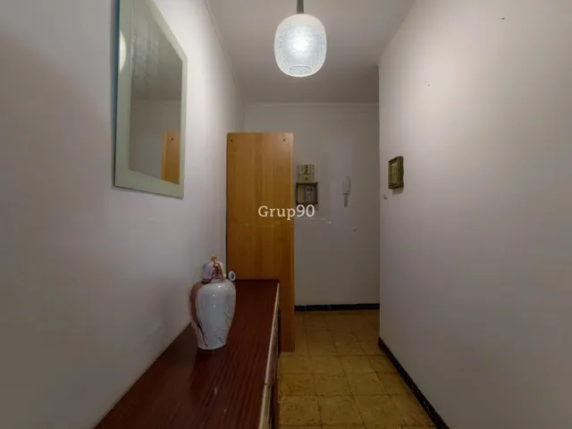 Piso económico con balcón en Plaza del Treball (Lleida) — 22
