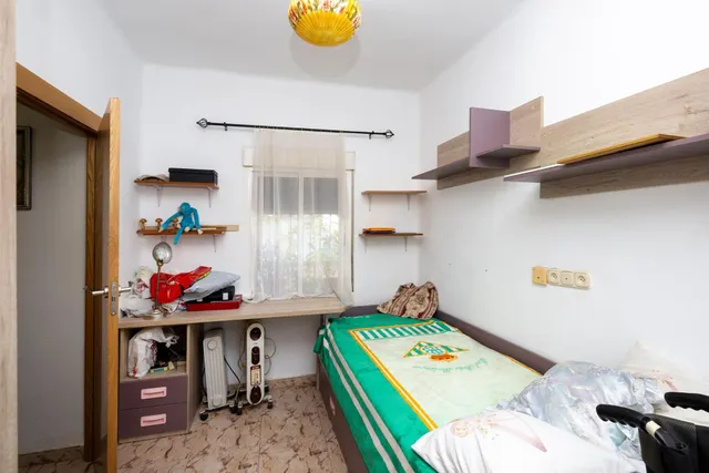 Vivienda en planta baja en el Zaidin. — 13