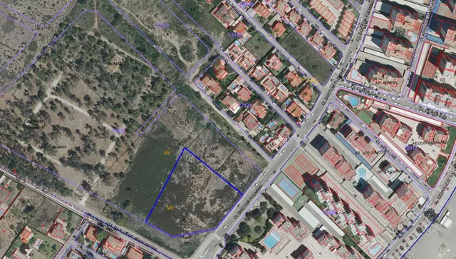 Solar en Segunda Línea de Playa de USO TERCIARIO, HOTELERO Y - foto 5
