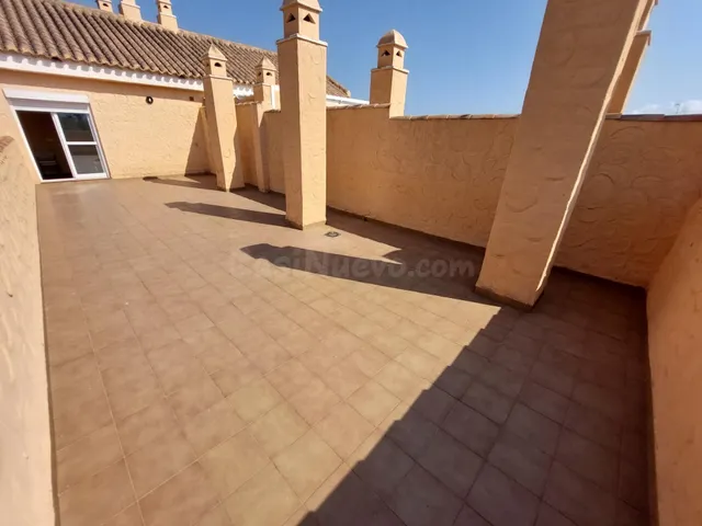Ático con espectacular terraza de 50 m2 en Las Buganvillas - foto 4