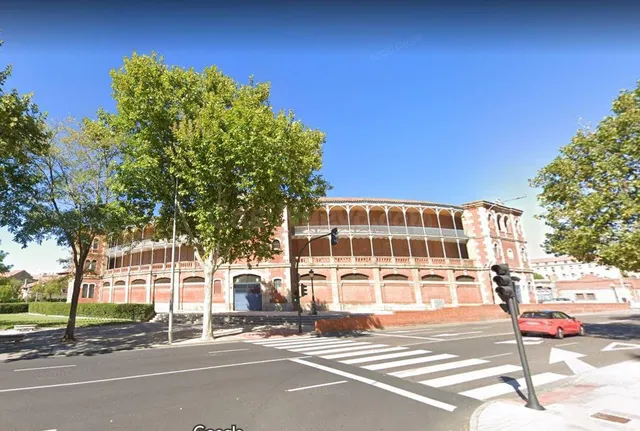 VENTA PLAZA DE GARAJE ABIERTA JUNTO A PLAZA DE TOROS. — 3