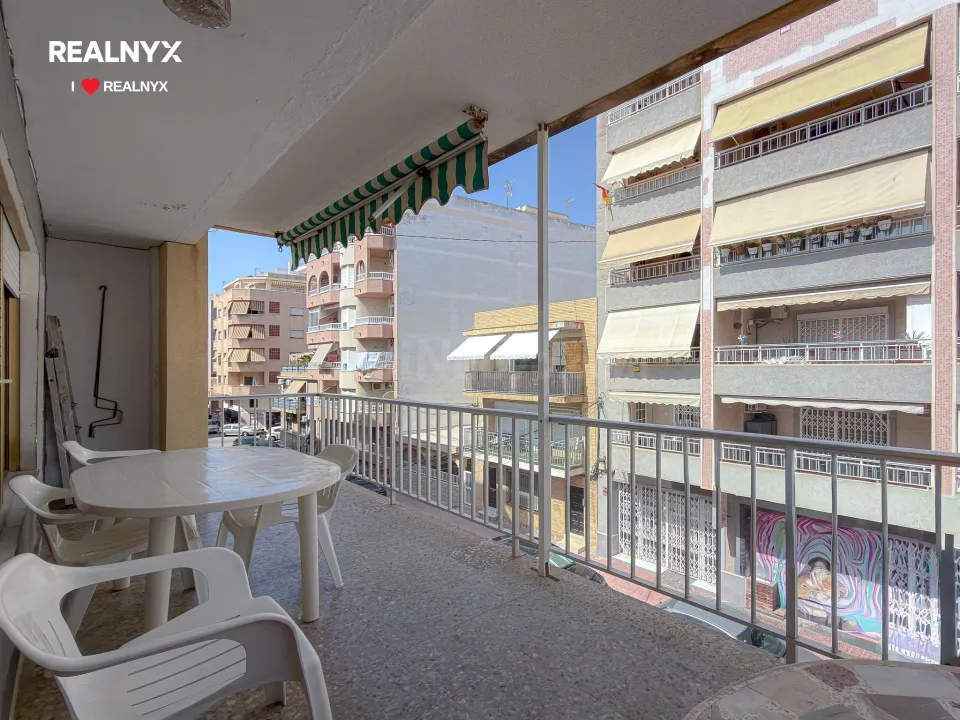GRAN ÁTICO EN TORREVIEJA: 4 HAB, 1 BAÑO