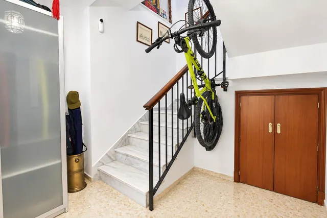 Dúplex con buhardilla con 2 dormitorios y solárium en pleno centro de la ciudad — 10