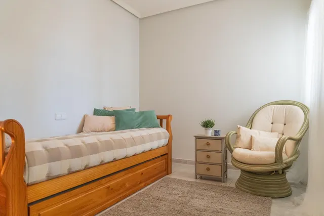 Maravillosa villa de una sola planta (aprox. 161 m2) con gran piscina privada. Cerca de colegios, del La Zenia Boulevard, ¡y a tan solo 15 minutos a pie de Playa Flamenca! — 31