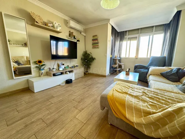 ¡ESTUPENDO PISO EN ALGECIRAS! - foto 2