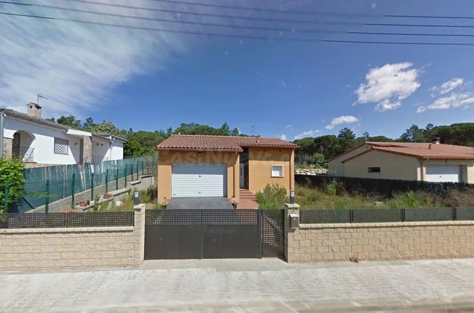 Se vende chalet OKUPADO en Carrer Roure Nº 29 Sils (Girona)