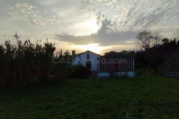 Casa de piedra para rehabilitar con gran finca en Meirás, Va - foto 2