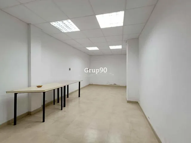 Local comercial a pie de calle de 240m2 en Zona Instituts — 27