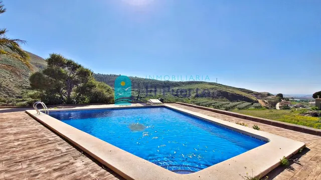 CHALET INDEPENDIENTE CON PISCINA Y VISTAS DESPEJADAS EN ENTO - foto 5