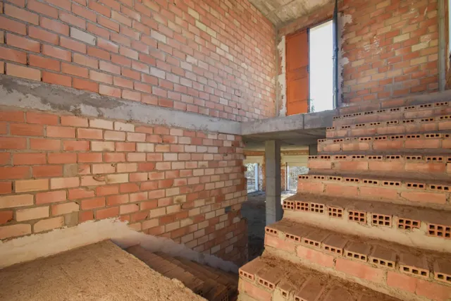 CASA Y PARCELA PARA USOS MULTIPLES. ZONA SERRALLO — 35