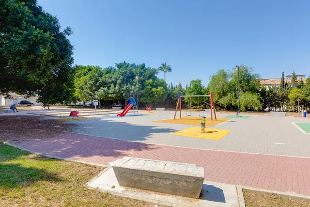 Bungalow planta baja con jardín y piscina junto c.comercial — 42