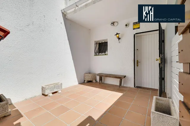 APARTAMENTO EN LA ESCALA — 3