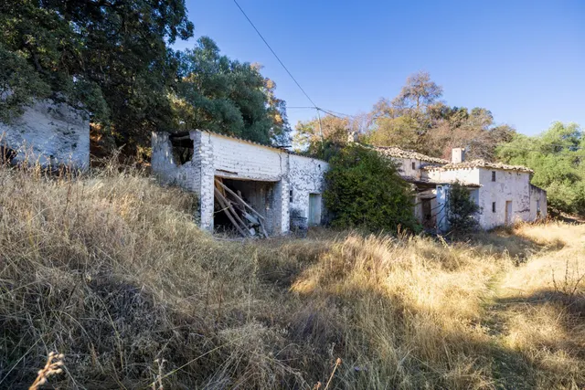 En uno de los pueblos más bonitos de España, finca ideal para rehabilitar y usar como alojamiento turístico — 24
