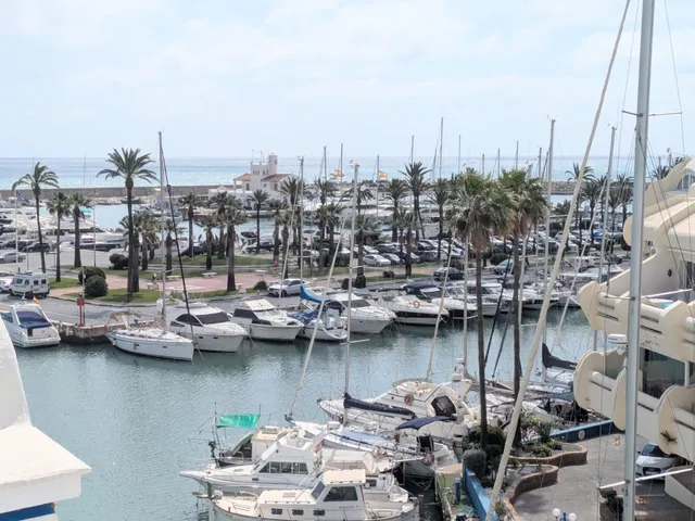 Atico Dúplex en 1a linea de playa - Puerto Marina, Benalmáde - foto 3
