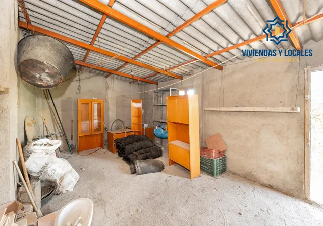 ¡CASA EN UNA SOLA PLANTA, CREA TU VIVIENDA IDEAL EN ALBOLOTE! Casa en una sola planta con patio, garaje y un gran potencial. — 25