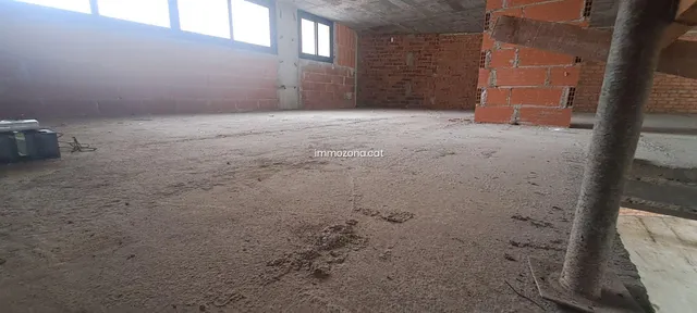 LOCAL 307 M2 EN BRUTO A ESTRENAR — 13