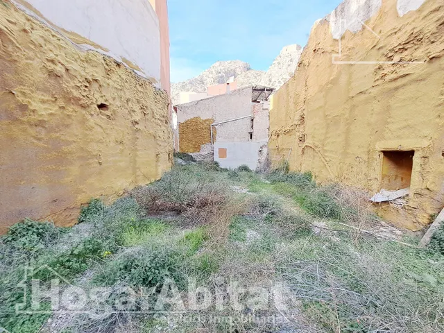 ¡OPORTUNIDAD INCREÍBLE! TERRENO URBANO ESQUINERO Y AMPLIO — 8