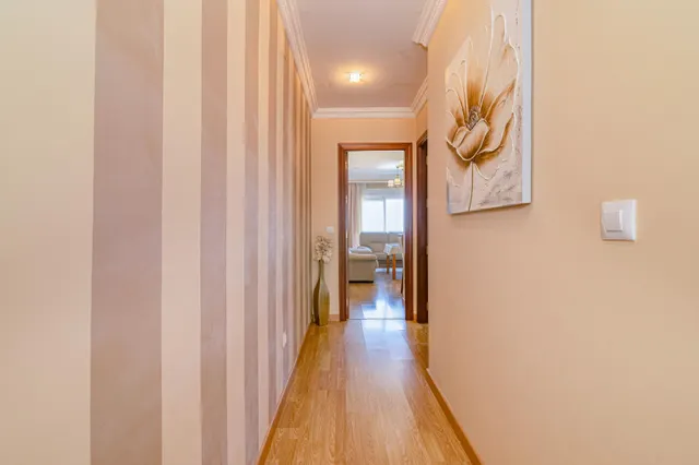 Oportunidad para inversores o compradores sin necesidad de ocupación inmediata. La vivienda se vende con alquiler garantizado. — 23