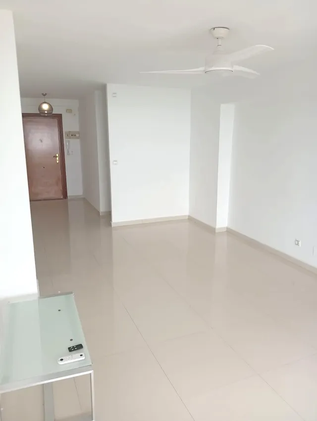 Amplio y luminoso piso de 3 dormitorio con impresionantes vistas al mar en la Carihuela, Torremolinos — 11