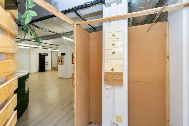 Local Comercial en el Corazón de Granada - Oportunidad Única — 24