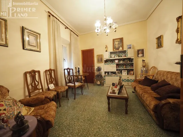 *Casa de 2 plantas en avda Don Antonio Huertas, con 182 m2 y - foto 2