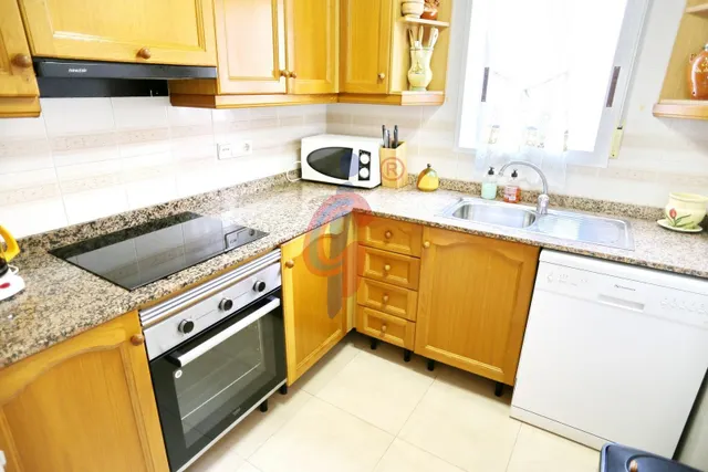 Piso de 3 dormitorios en venta en Guardamar del Segura, zona Mercadona, en esquina, con una gran terraza y vistas laterales al mar — 24