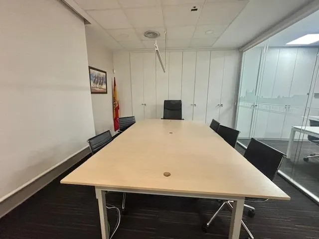Local Adaptado como Oficina en Ubicación Estratégica — 6
