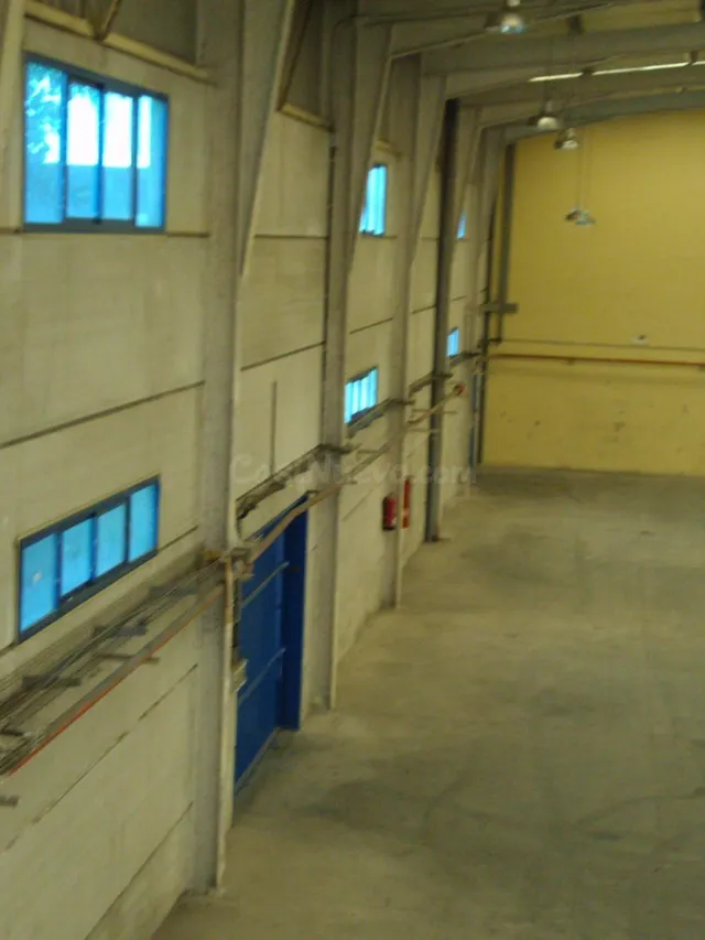 NAVE INDUSTRIAL EN ALQUILER – | 1.800 m2 CONSTRUIDOS + 787 m - foto 4