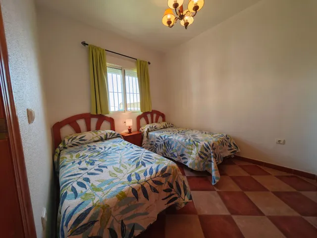 CHALET CON PISCINA EN SANCTI PETRI — 38