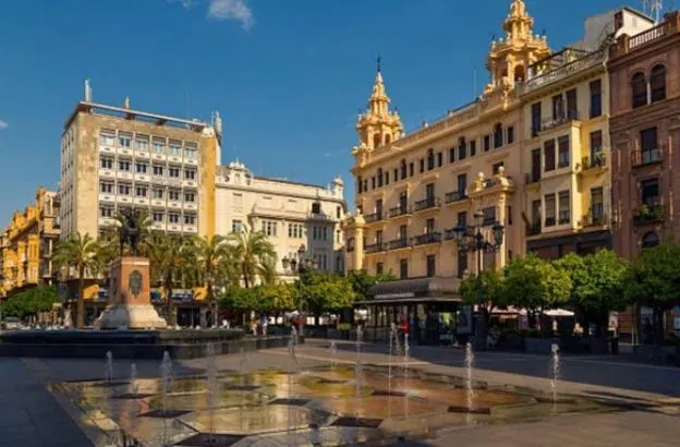 **casa singular para reforma completa en el centro de Córdoba**