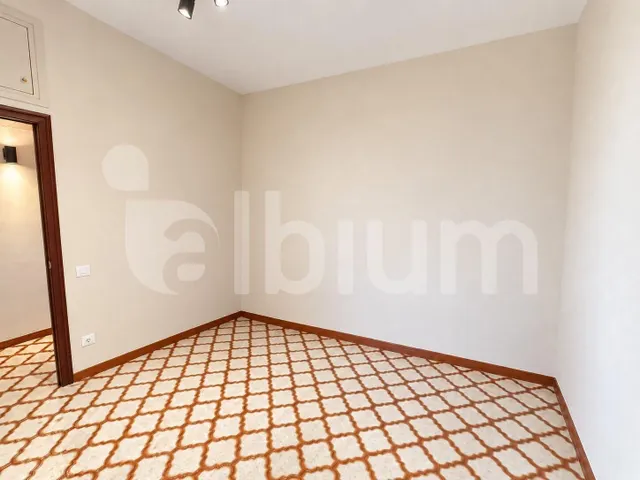 Amplio piso de 4 habitaciones con terraza, parking y trastero — 31