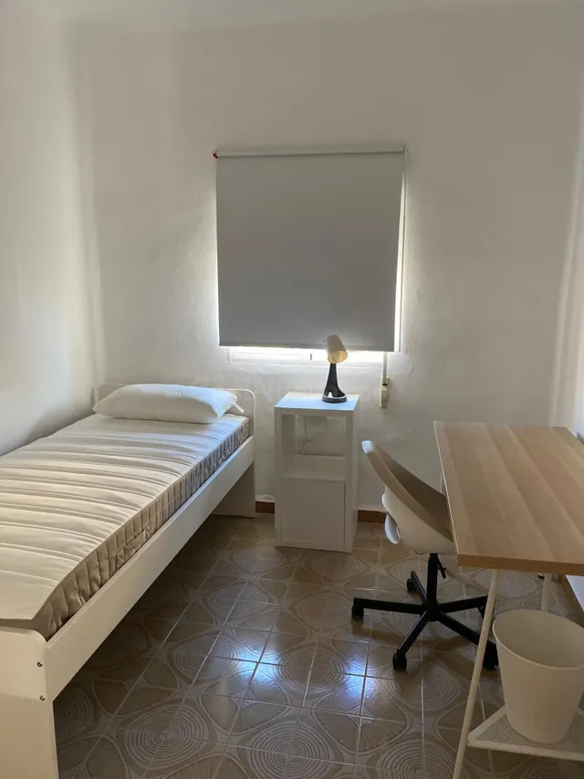 Piso para estudiantes en La Chana (Calle Sagrada Familia) – 4 habitaciones exteriores, aire acondicionado y muy luminoso (REF: DLR 870) — 38