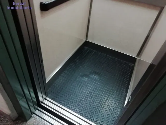 PISO AMPLIO EN LAS PEATONALES — 39
