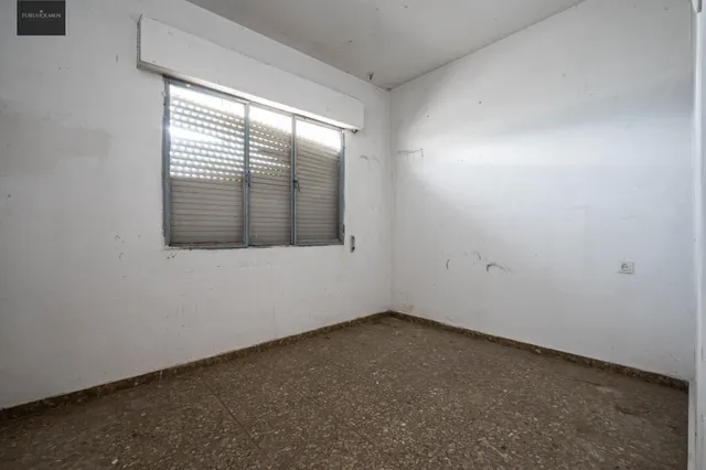 SE VENDE CASA CON UNA PARCELA DE 518 m2 (EN EL CENTRO DE LOS OGÍJARES). — 40