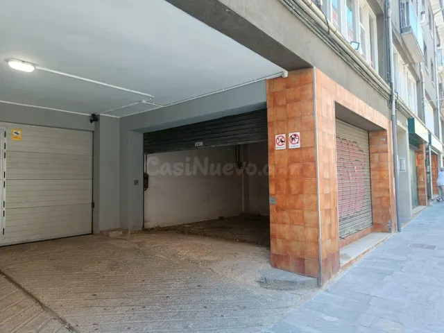 PÀRQUING TIPUS BOX / COTXE PETIT/ LOCAL O MAGATZEM - foto 2