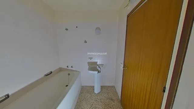 2 LOCALES DE 821 M2. EN TOTAL, FIGUERES — 15