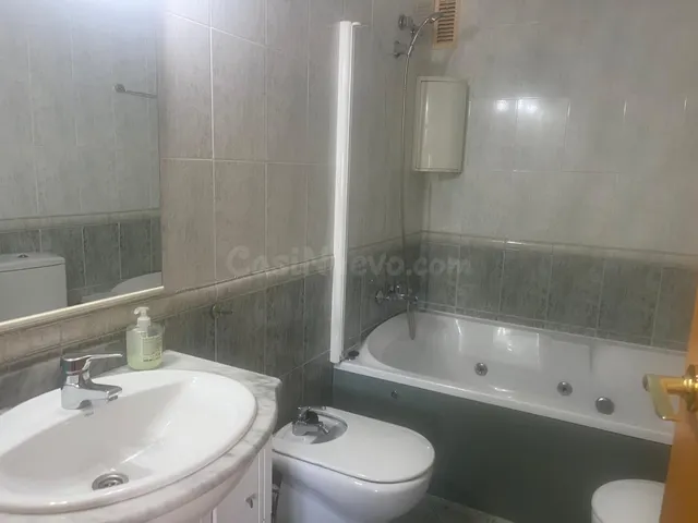 PISO SEMINUEVO ESQUINERO ZONA TRANQUILA - foto 5