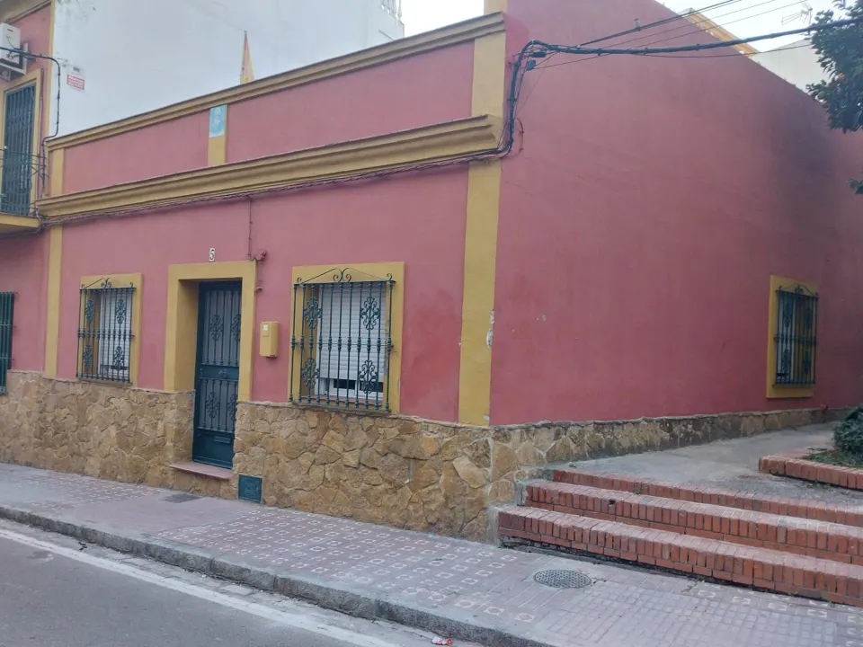 ¡¡¡fantastica casa de tres dormitorios en  salesianos para reformar, excelente ubicación¡¡