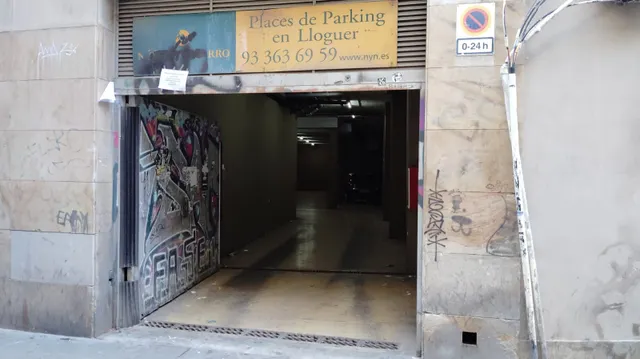 Parking de moto 5m² en alquiler - Casc Antic — 2