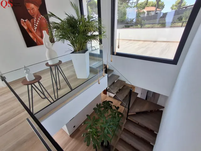 Villa contemporánea con piscina y vistas panorámicas al mar en Cunit — 31