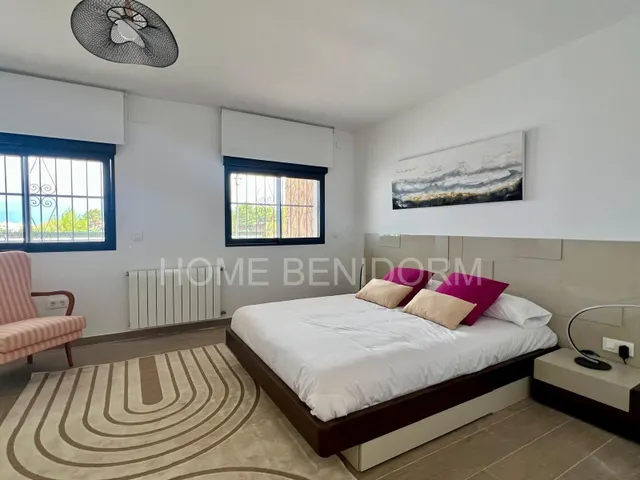 CHALET INDEPENDIENTE COMPLETAMENTE REFORMADO CON PISCINA, GARAJE Y VISTAS DESPEJADAS — 47