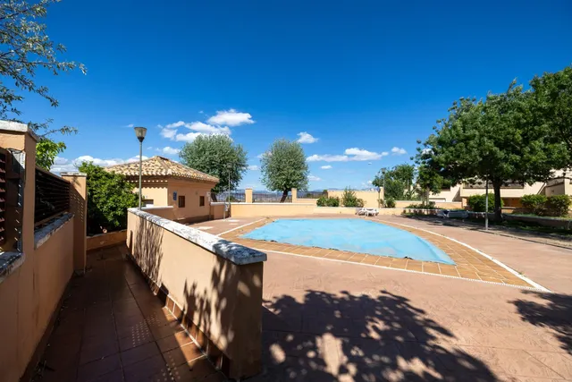Ponemos a la venta esta preciosa casa en Urbanizacion cerrada, con zonas comunes y piscina comunitaria. — 49