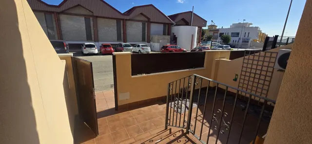Chalet pareado con piscina privada, 4 dormitorios y amplios espacios exteriores en Nuevo San Javier — 26