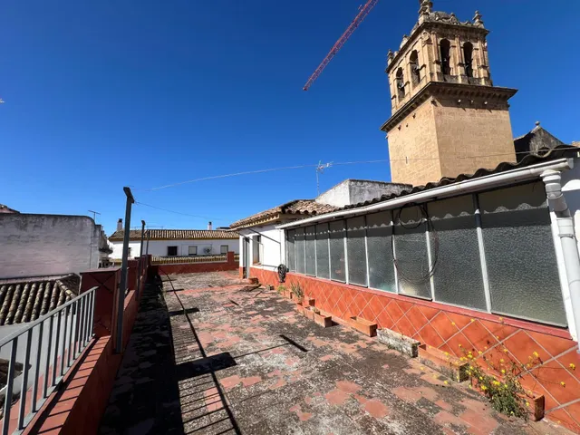 Gran casa con garaje y Local en Plaza Santa Marina — 26